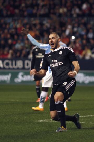 Karim Benzema celebrando el gol 0-1 que acaba de anotar durante el partido de Liga en Primera División ante el Málaga que están disputando esta noche en el estadio de La Rosaleda