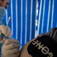 Incentivo de 100 dólares para los jóvenes que se vacunen