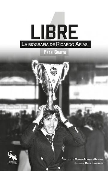 Libre es una biograf¨ªa novelada que describe la vida de Ricardo Arias desde el mismo d¨ªa de su nacimiento. El relato no solo se centra en las vivencias del protagonista, sino que ahonda en la Val¨¨ncia de los cincuenta, sesenta y setenta. El hilo narrativo nos presenta como personajes con vida propia a figuras clave de la historia del club como Manolo Mestre, Bernardo Espa?eta, Alfredo Di St¨¦fano o Mario Kempes. (Fran Guaita)