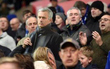 Aficionados con máscaras en el Stoke City-Chelsea.