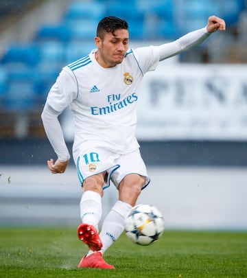 Formado en las categorías inferiores y en el filial del Real Madrid, salió del club blanco en 2020. Vistió la camiseta del Celta la temporada 2022-23. 