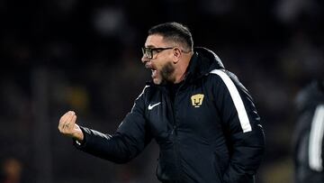 Pumas' Argentine coach Antonio Mohamed gestures on the touchline during the Torneo Apertura semifinal first leg football match between Pumas and Tigres at Olimpico Universitario stadium in Mexico City, on December 7, 2023. (Photo by Rodrigo Oropeza / AFP)