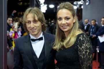 Luka Modric acompañado por su pareja. 