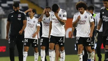 Futbol, Colo Colo vs Cobresal.
Trigesima tercera fecha, campeonato nacional 2021.
Los jugadores de Colo Colo se lamentan alfinal del partido contra Cobresal por primera division realizado en el Estadio Monumental.
Santiago, Chile.
11/02/2021
Marcelo Hernandez/Photosport
Football, Colo Colo vs Cobresal.
33th date, 2021 National Championship.
Colo Colo's players react after the end game against Cobresal for first division football match at Monumental stadium.
Santiago, Chile.
11/02/2021
Marcelo Hernandez/Photosportrt