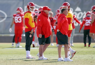 Reid (centre) has the chance to draw level with Joe Gibbs and Bill Walsh on three Super Bowl wins as a head coach.