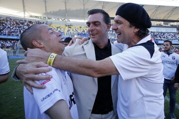 Futbol, Huachipato vs Colo Colo
Decimoquinta fecha, campeonato de Transicion 2017
El entrenador de Colo Colo Pablo Guede, centro, celebra junto al presidente del club Anibal Mosa el titulo de campeon del campeonato de Transicion 2017 tras el partido de primera division contra Huachipato disputado en el estadio Ester Roa de Concepcion, Chile.
09/12/2017
Andres Pina/Photosport

Football, Huachipato vs Colo Colo
15th date, Transition Championship 2017
Colo Colo's manager Pablo Guede, center, celebrates with the club's president Anibal Mosa the Transition 2017 title after the fisrt division football match against Huachipato at the Ester Roa stadium in Concepcion, Chile.
09/12/2017
Andres Pina/Photosport