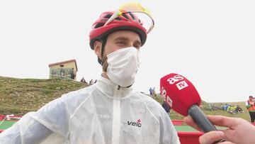 Los aficionados, a pie de carretera en el Picón Blanco