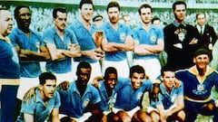 1958 FOTO REPRODUCCION DEL LIBRO &quot; LE GUIDE DU FOOTBALL 98. ESPECIAL MUNDIAL FRANCIA 98 &quot; BRASIL CAMPEON DEL MUNDO EN 1958   JUGADORES DE ARRIBA A ABAJO Y DE IZDA.  A DCHA. arriba SANTOS  ZITO  BELLINI  NILTON SANTOS  ORLANDO  GILMAR   abajo  VA