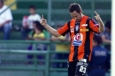 El español llegó a los Tuzos como refuerzo de lujo, pero los problemas físicos y el bajo rendimiento lo llevaron a dejar Pachuca muy pronto, sólo con 526 minutos disputados