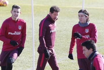 Simeone training with his players