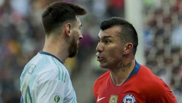 Futbol, Argentina vs Chile  Copa America 2019  El jugador de la seleccion chilena Gary Medel, derecha, discute con Lionel Messi de Argentina durante el partido de de definicion del tercer lugar de la Copa America realizado en el estadio Arena de Corinthians de San Pablo, Brasil.  06/07/2019  Leo Pinheiro/Dia Esportivo/Photosport   Football, Argentina vs Chile  Copa America Championship 2019  Chile's player Gary Medel, right, argues with Lionel Messi of Argentina during the Copa America definition of the third place match held at the Arena do Corinthians stadium in Sao Paulo, Brazil.  06/07/2019  Leo Pinheiro/Dia Esportivo/Photosport