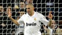 Benzema mantiene firme al líder