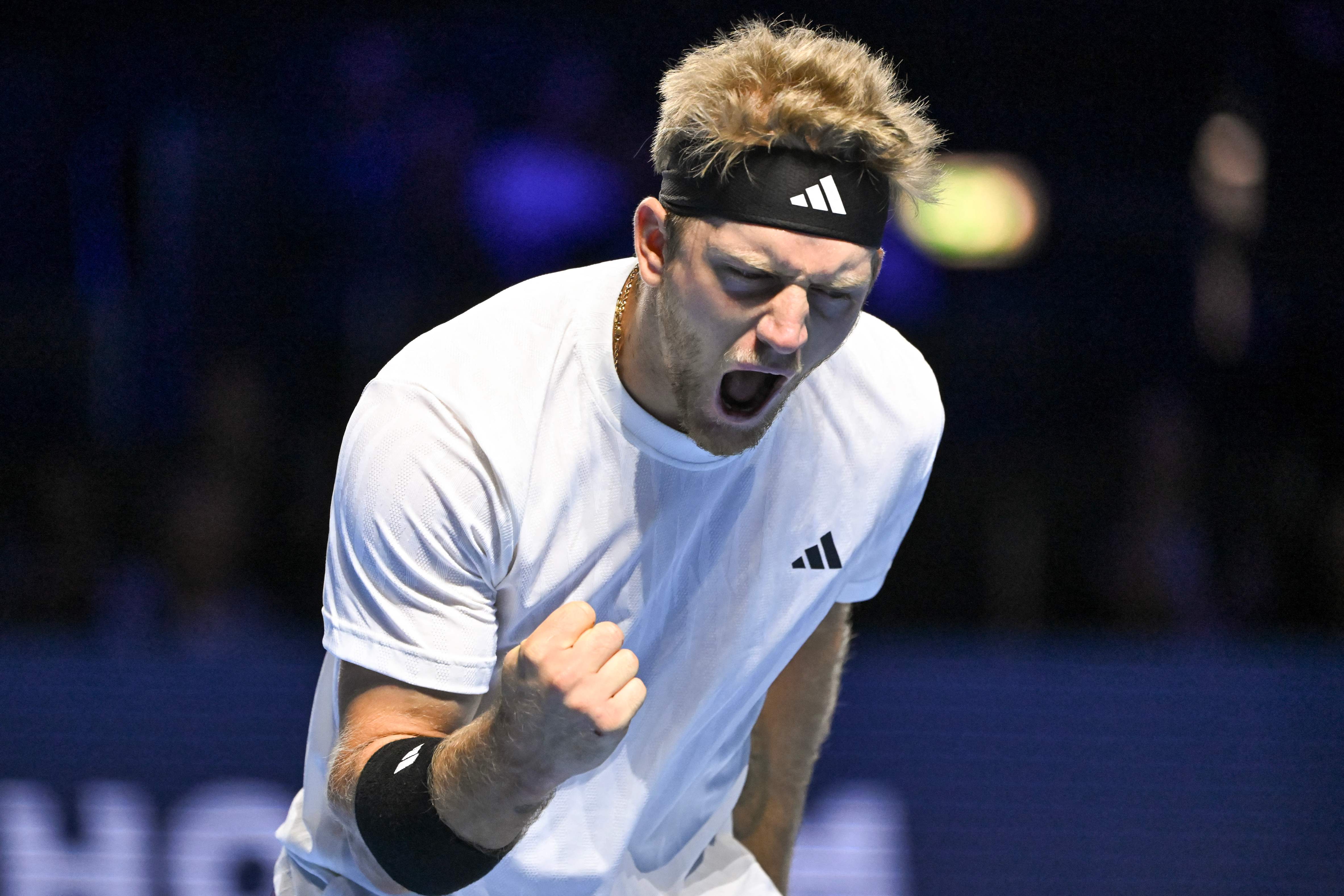 Davidovich avanza por la retirada de Humbert y acaricia su primer título