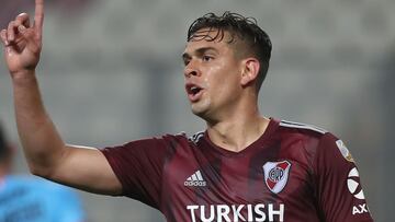 Rafael Santos Borré durante un partido con River Plate.