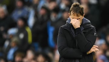 Julen Lopetegui, técnico del West Ham, se lamenta durante un partido.
