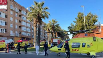 El helic&oacute;ptero medicalizado y tres ambulancias en Burriana. Diputaci&oacute;n de Castell&oacute;n.