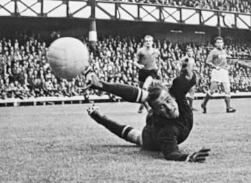 La araña negra. Es, por muchos, considerado como el mejor portero de la historia del fútbol y el único guardameta que ha conseguido el Balón de Oro (1963).