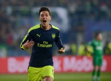 Ozil gave Arsenal victory with this wonder goal against Ludogorets in the Champions League