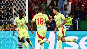 Munich (), 08/06/2025.- Mikel Oyarzabal (R) of Spain celebrates with Nico Williams (L) and Martin Zubimendi (C) after scoring the 1-2 during the UEFA Nations League final match between Portugal and Spain in Munich, , 08 June 2025. (Alemania, España) EFE/EPA/ANNA SZILAGYI