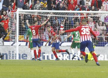 El canterano rojiblanco sentenció el partido tras rematar a placer un tiro de Correa rechazado por Pacheco.