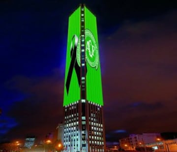 Estadios y monumentos del mundo se iluminan por el Chapecoense