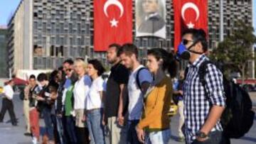 Protesta silenciosa en la Plaza Taksim, de Estambul.