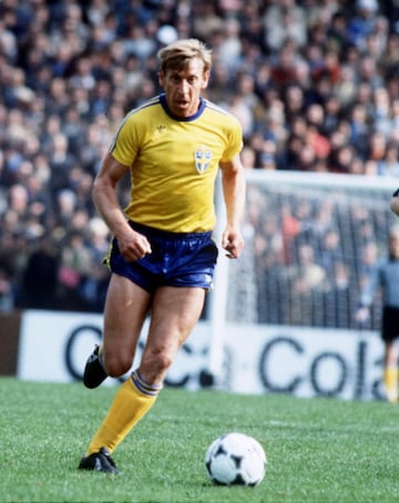 Jug車 70 partidos durante 14 a?os con su selecci車n, siendo elegido mejor jugador de Suecia en dos a?os. Acudi車 a tres Mundiales (1970, 1974 y 1978) y anot車 17 goles con el equipo nacional sueco. Jug車 14 temporadas, en dos etapas, en el Malm? y prob車 fortuna durante tres campa?as en el Stuttgart alem芍n. Era un centrocampista de car芍cter ofensivo que llegaba al 芍rea con facilidad y anot車 muchos goles durante su carrera. Se retir車 en 1980, con 36 a?os, y desde 2007 tiene una estatua a las afueras del estadio del Malm?.