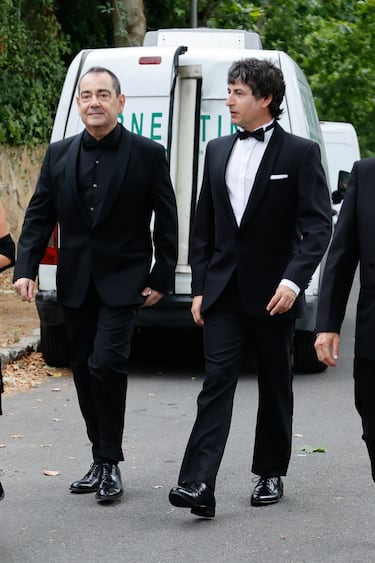 Javier Molina, compañero de David Summers en Hombres G, en la boda de David Summers y Christine Cambeiro.