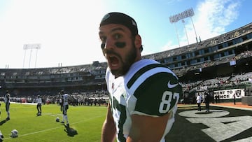 OAKLAND, CA - NOVEMBER 01: Wide Receiver Eric Decker #87 of the New York Jets follows the action against the Oakland Raiders at O.co Coliseum on November 1, 2015 in Oakland, California. (Photo by Al Pereira/Getty Images for New York Jets)