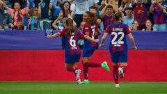 ZARAGOZA, 18/05/2024.- La delantera del Barcelona Salma Paralluelo (c) celebra tras marcar el segundo gol ante la Real Sociedad, durante la final de la Copa de la Reina de fútbol que FC Barcelona y Real Sociedad disputan este sábado en el estadio de La Romareda, en Zaragoza. EFE/Javier Cebollada
