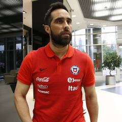 Claudio Bravo abandonó la concentración de Chile