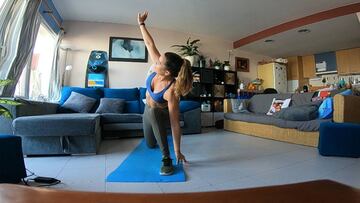 La kitesurfista espa&ntilde;ola Julia Castro durante uno de sus entrenamientos en los que comparte su rutina de ejercicios con sus fans a trav&eacute;s de Instagram y Facebook Live. En casa de su padre en Fuerteventura (Islas Canarias, Espa&ntilde;a) durante el confinamiento por coronavirus. 