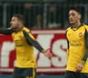 El agente de Özil explota contra la afición del Arsenal