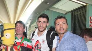 <b>CLAMOR. </b>Los jugadores fueron despedidos en Bilbao y recibidos en Madrid por cientos de aficionados.