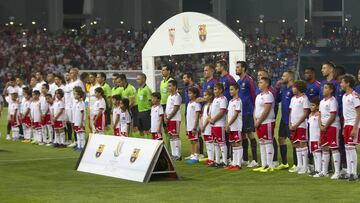 Supercopa. Barcelona y Sevilla disputaron en T&aacute;nger el primer partido oficial de la temporada.