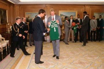 Recepción del entonces Príncipe Felipe a los Celtics en el Palacio de la Zarzuela.