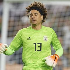 Guillermo Ochoa publicó un libro para aprender inglés