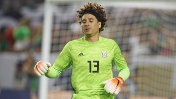 Guillermo Ochoa jugando con la Selección Mexicana en Copa Oro.