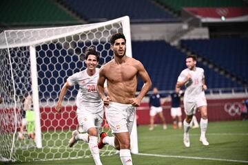 Marco Asensio celebrando su gol para España, que supone la victoria y el pase a la final de los Juegos Olímpicos Tokio 2020