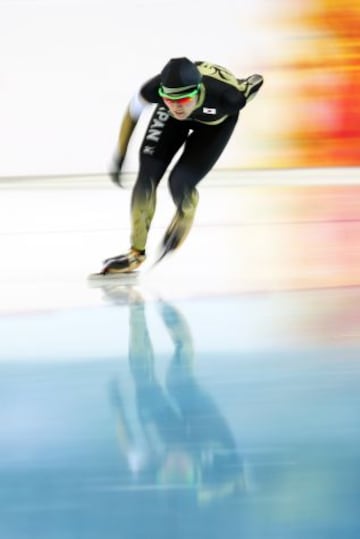 Masako Hozumi de Japón durante la prueba de Patinaje de Velocidad 5000m femenino