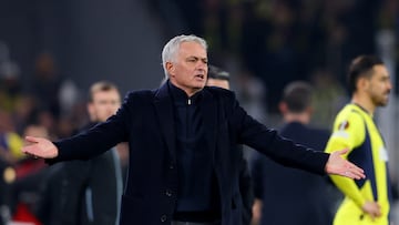 José Mourinho en el partido entre el Fenerbahce y el Rangers.