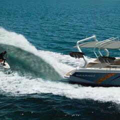 Inventan un barco que genera olas con tubo en aguas tranquilas