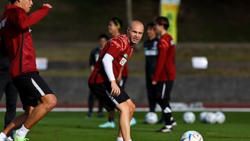 Andrés Iniesta comenzó a entrenar con su equipo, el Vissel Kobe de Japón.