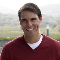 Rafa Nadal hace llegar a Felipe VI el premio para los aficionados al deporte