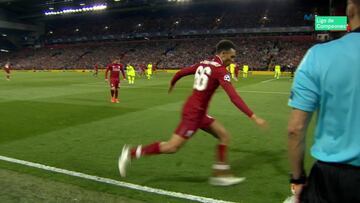 El saque de esquina de Trent Alexander-Arnold que dio el pase al Liverpool.