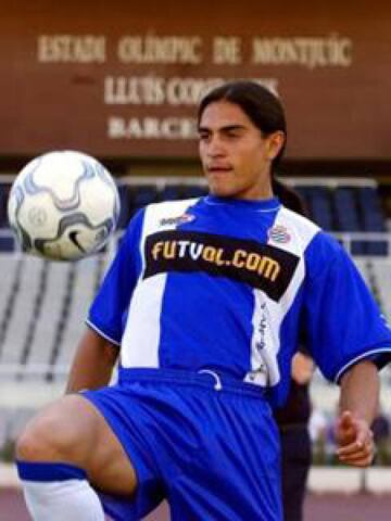Un caso similar al de Ochoa, 'El Gatillero' salió de Cruz Azul una vez que terminó su contrato y se marchó a España para jugan con los 'Periquitos'. 