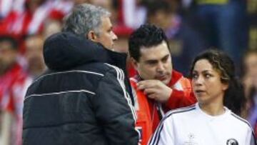 Eva Carneiro y Mourinho, durante un partido en el Calder&oacute;n.