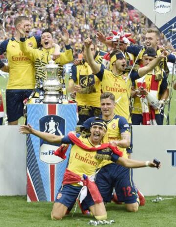 Alexis Sánchez y su celebración con Arsenal por el título de la FA Cup.