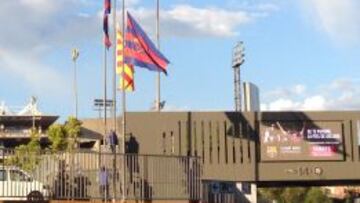 Las banderas del Camp Nou ondean a media asta,