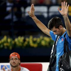 Djokovic retires against López in Dubai with eye problem